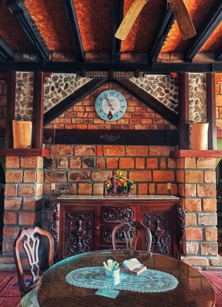 Hosteria De La Plaza Menor Santa Fe de Antioquia Eksteriør bilde