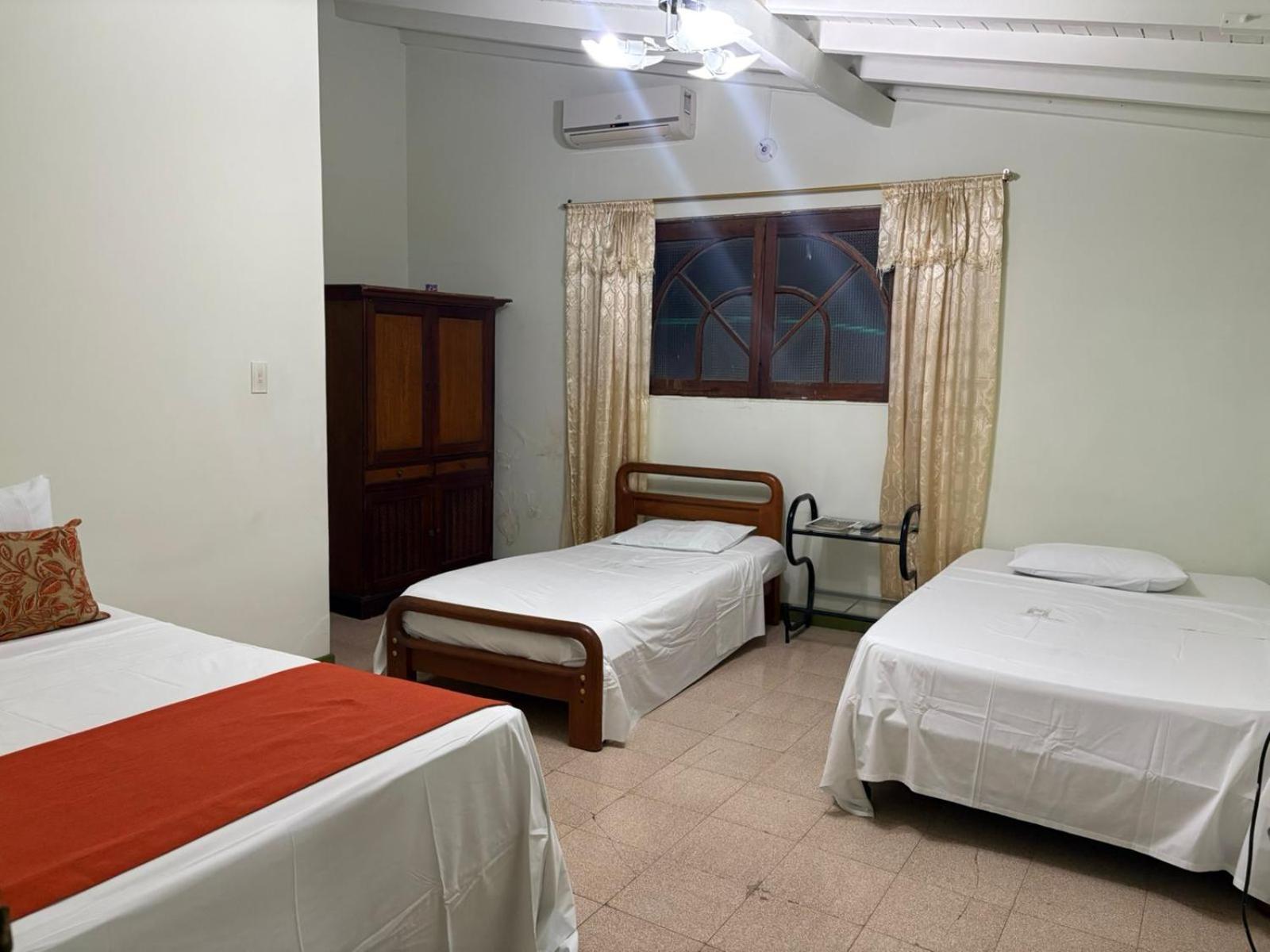 Hosteria De La Plaza Menor Santa Fe de Antioquia Eksteriør bilde