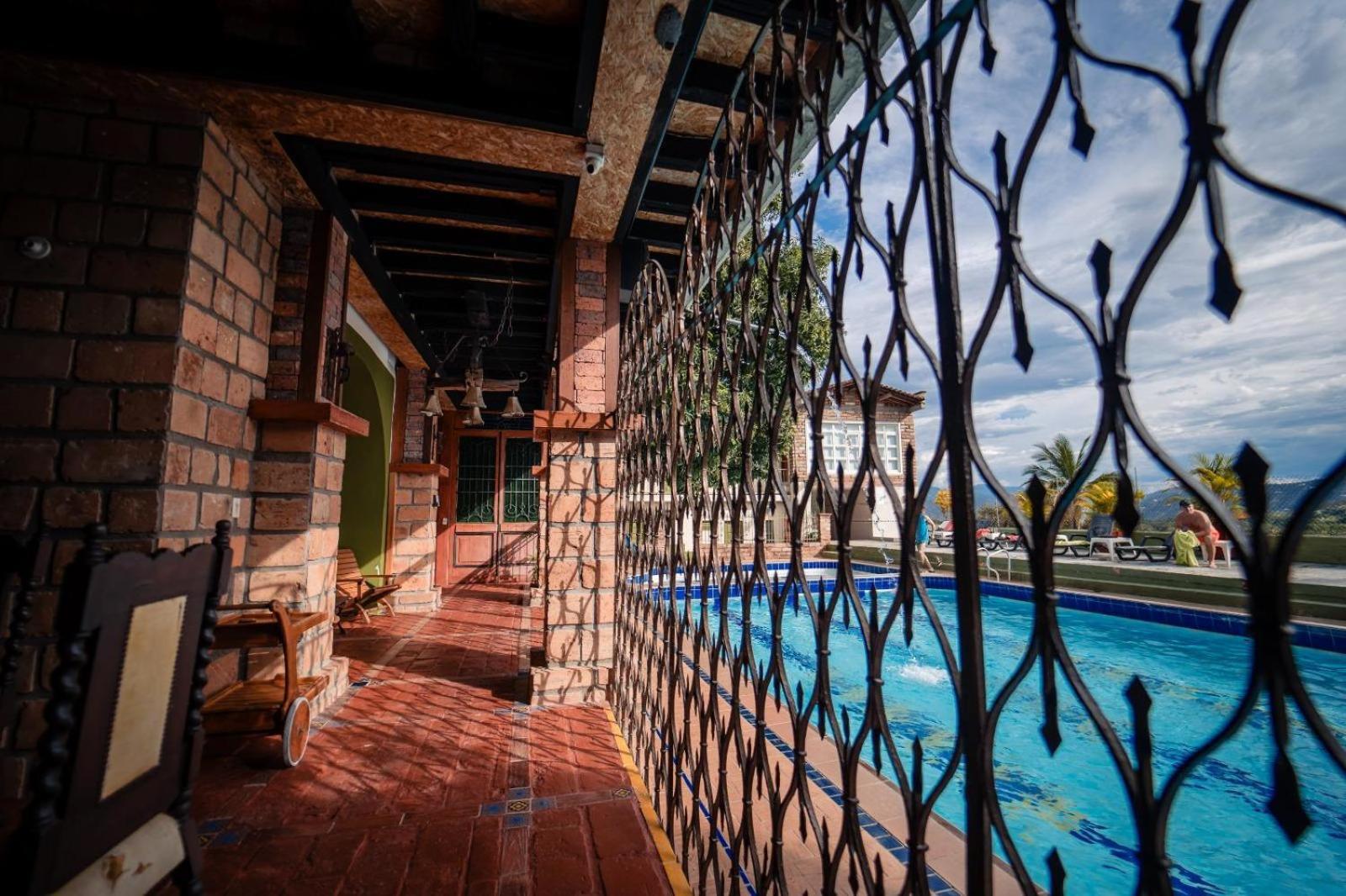 Hosteria De La Plaza Menor Santa Fe de Antioquia Eksteriør bilde