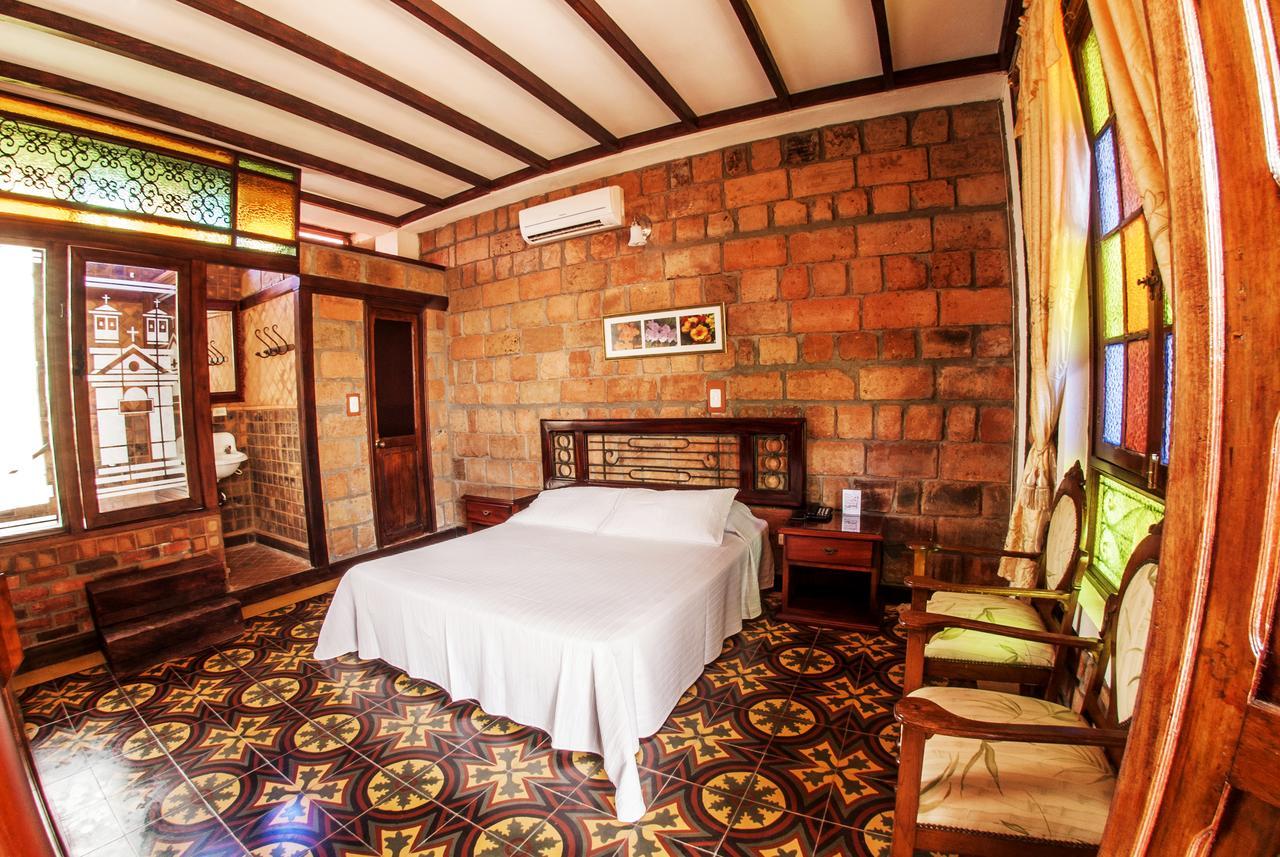 Hosteria De La Plaza Menor Santa Fe de Antioquia Eksteriør bilde